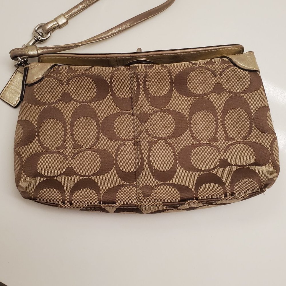 COACH SMALL HANDBSG  WALLET WITH STRAP - Picture 8 of 8